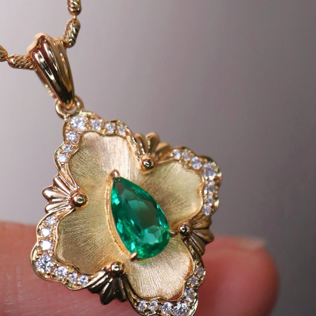 14k Gold 0.36 Ct Vivid Green Natural Emerald & Diamond Pendant( Without Chain ) (1 of 5)