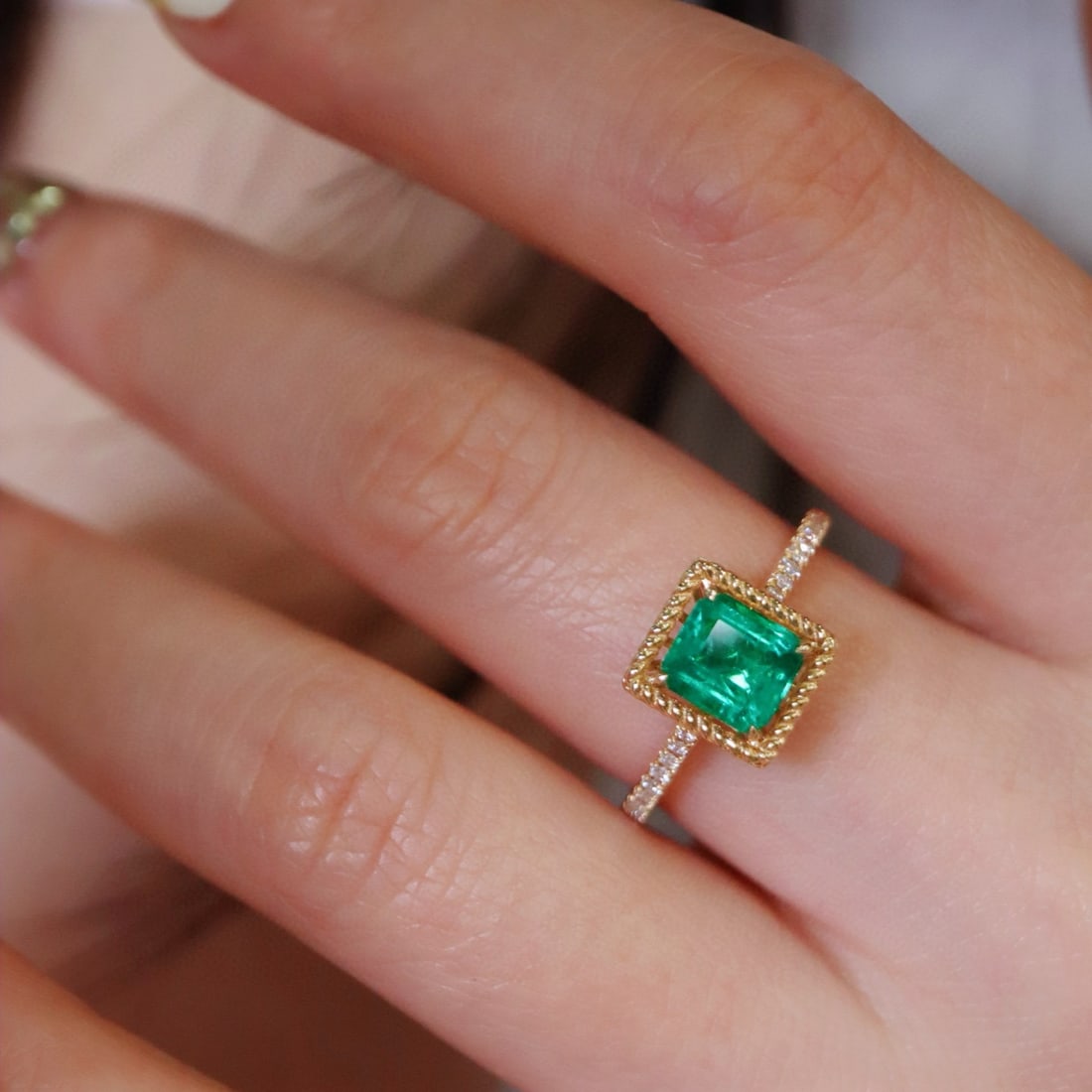 14k Gold 1.03 Ctw Vivid Green Natural Emerald & Diamond Ring - 2