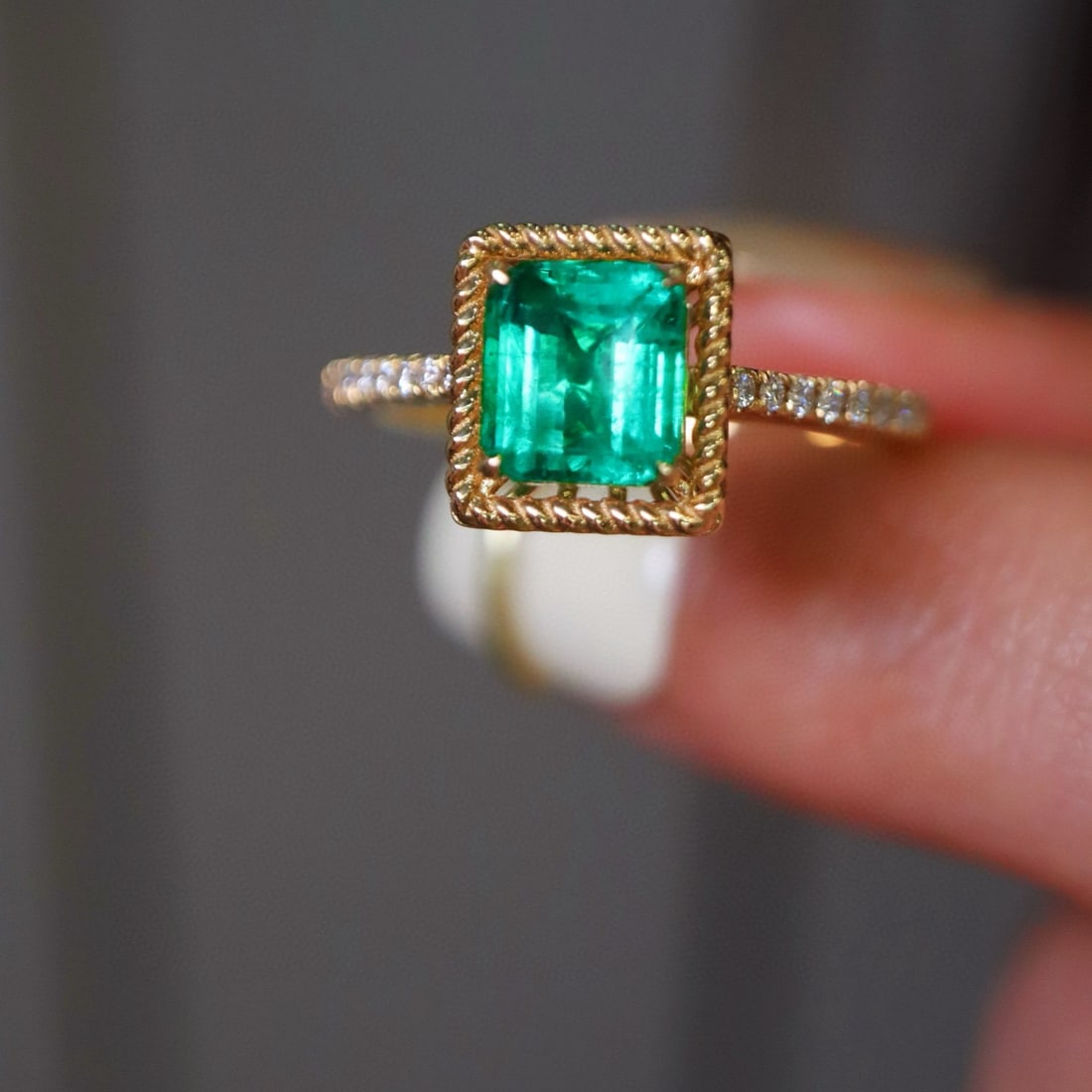 14k Gold 1.03 Ctw Vivid Green Natural Emerald & Diamond Ring - 3