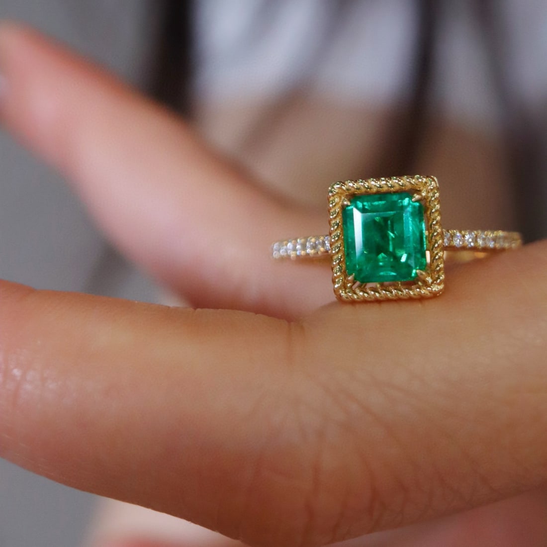 14k Gold 1.03 Ctw Vivid Green Natural Emerald & Diamond Ring - 5