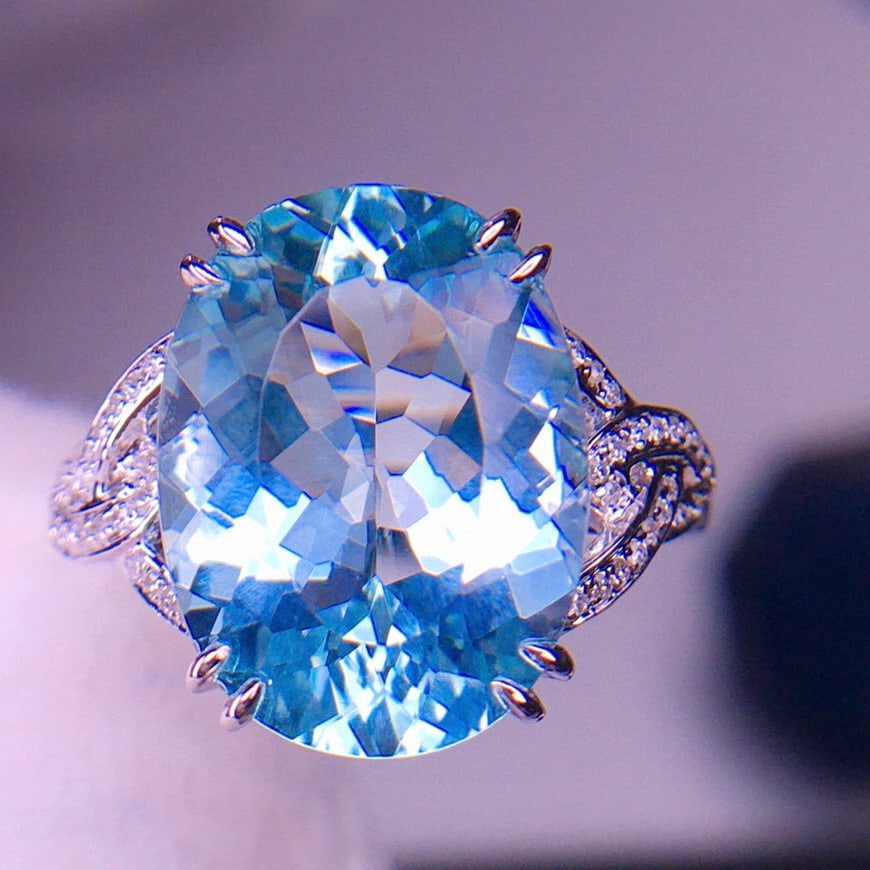 14k Gold 6.9 Ct Natural Aquamarine & Diamond Ring: Ref:231002404 // gold content:14k gold // ring size:7. 25us // // main gemstone:aquamarine // shape:oval // carat weight:6. 9ct // color:santa maria color // treatment:natural // // adjacent gemstone