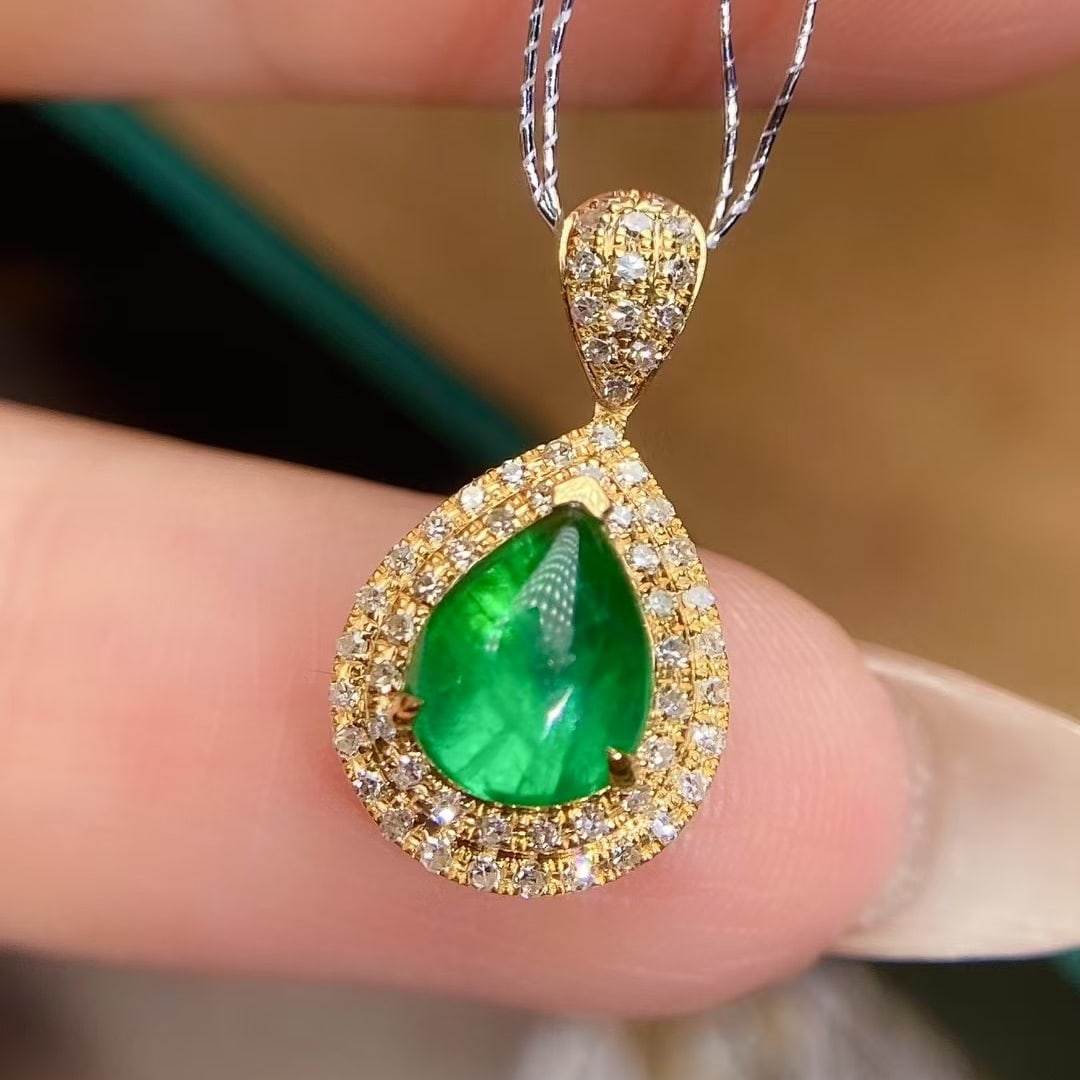14k Gold 1.09 Ctw Vivid Green Natural Emerald & Diamond Pendant( Without Chain ): Ref:231002413 // gold content:14k gold // main gemstone:emerald // shape:pear // carat weight:0. 94ct // color:vivid green // treatment:natural // // adjacent gemstone 2 : diamond // shape:round //