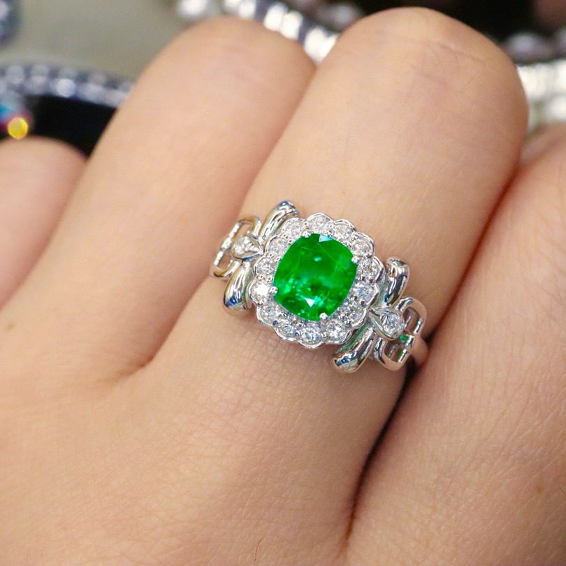 14k Gold 1.02 Ctw Vivid Green Natural Emerald & Diamond Ring - 4