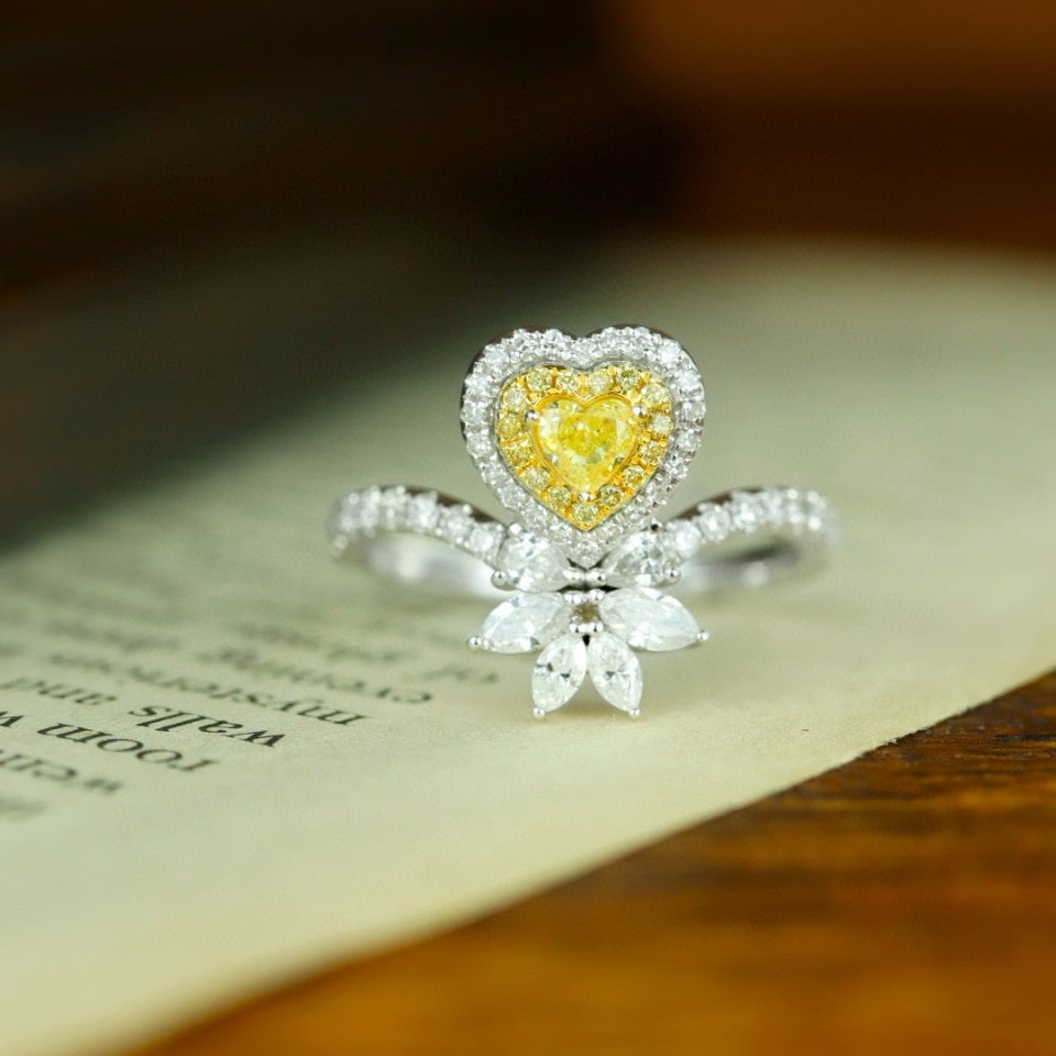 14k Gold 0.86 Ctw Natural Yellow Diamond & Diamond Ring: Ref:231002425 // gold content:14k gold // ring size:7. 25us // // main gemstone:yellow diamond // shape:heart // carat weight:0. 21ct // color:yellow // treatment:natural // // adjacent gemstone 2 : d
