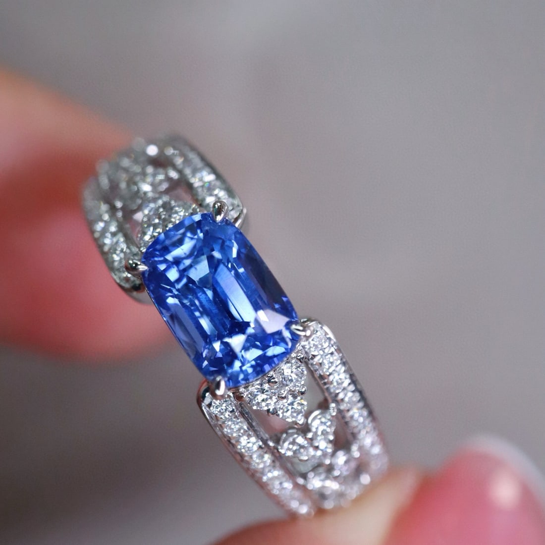 14k Gold 1.46 Ctw Natural Sapphire & Diamond Ring: Ref:231002432 // gold content:14k gold // ring size:7. 25us // // main gemstone:sapphire // shape:cushion // carat weight:1. 15ct // color:cornflower blue // treatment:natural // // adjacent gemstone 