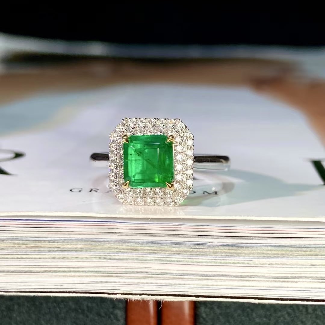 14k Gold 1.55 Ctw Vivid Green Natural Emerald & Diamond Ring: Ref:231002434 // gold content:14k gold // ring size:7. 25us // // main gemstone:emerald // shape:octagonal // carat weight:1. 3ct // color:vivid green // treatment:natural // // adjacent gemstone 2 : 