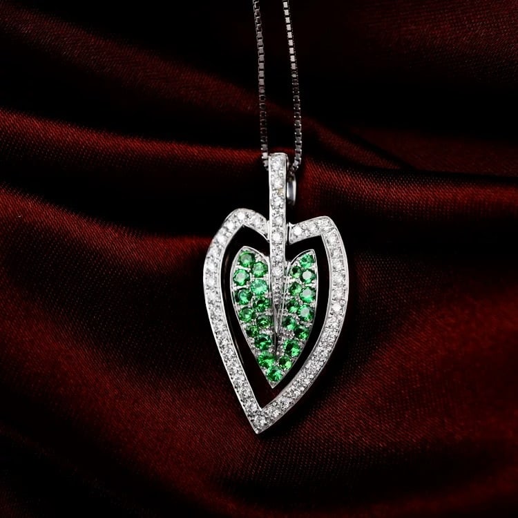 14k Gold 0.88 Ctw Natural Tsavorite & Diamond Necklace: Ref:231007003 // gold content:14k gold // main gemstone:tsavorite // shape:round // carat weight:0. 55ct // color:green // treatment:natural // cut grade:g // // adjacent gemstone 2 : diamond //