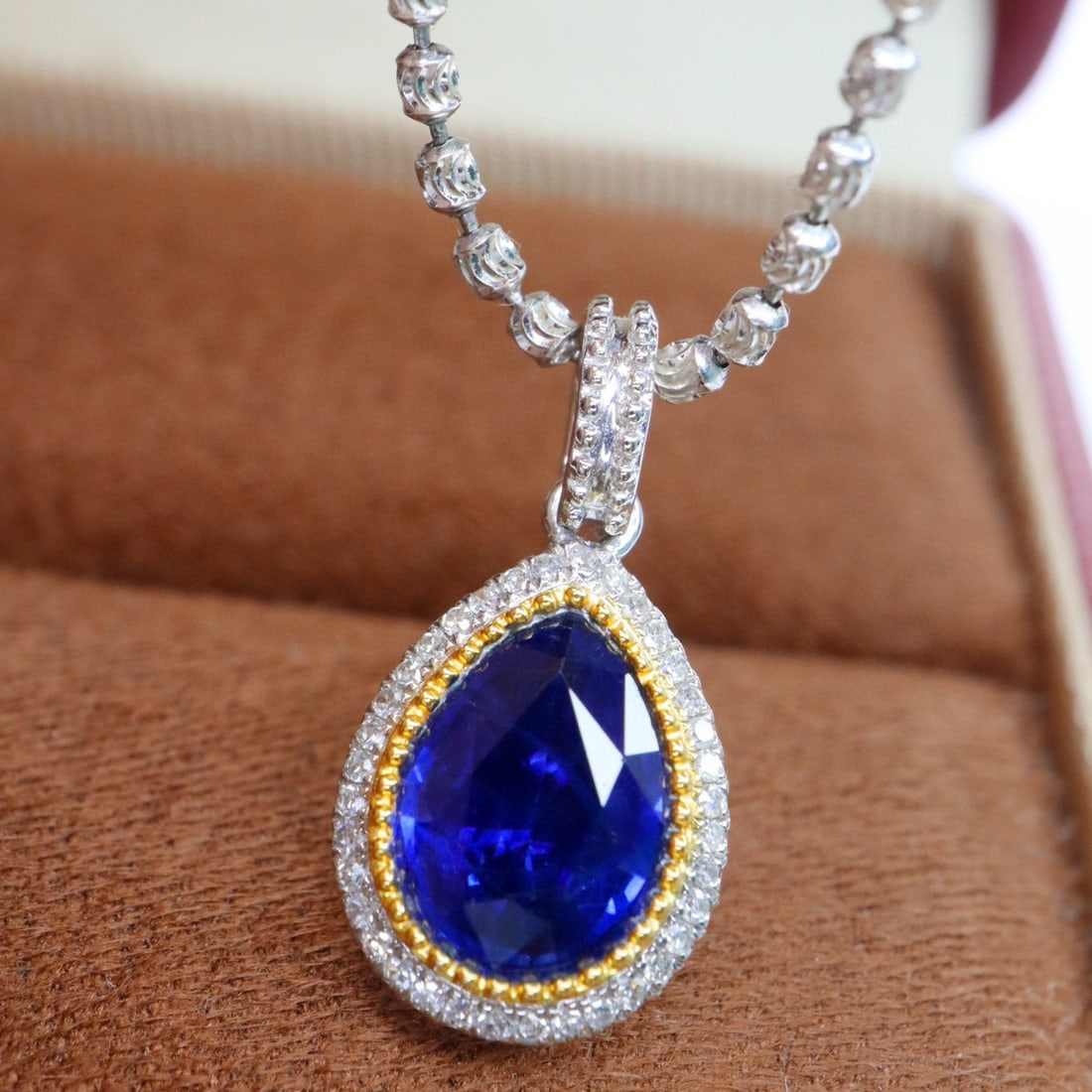 14k Gold 1.63 Ctw Natural Sapphire & Diamond Pendant( Without Chain ): Ref:231007014 // gold content:14k gold // main gemstone:sapphire // shape:pear // carat weight:1. 52ct // color:royal blue // treatment:natural // // adjacent gemstone 2 : diamond // shape:round // ca