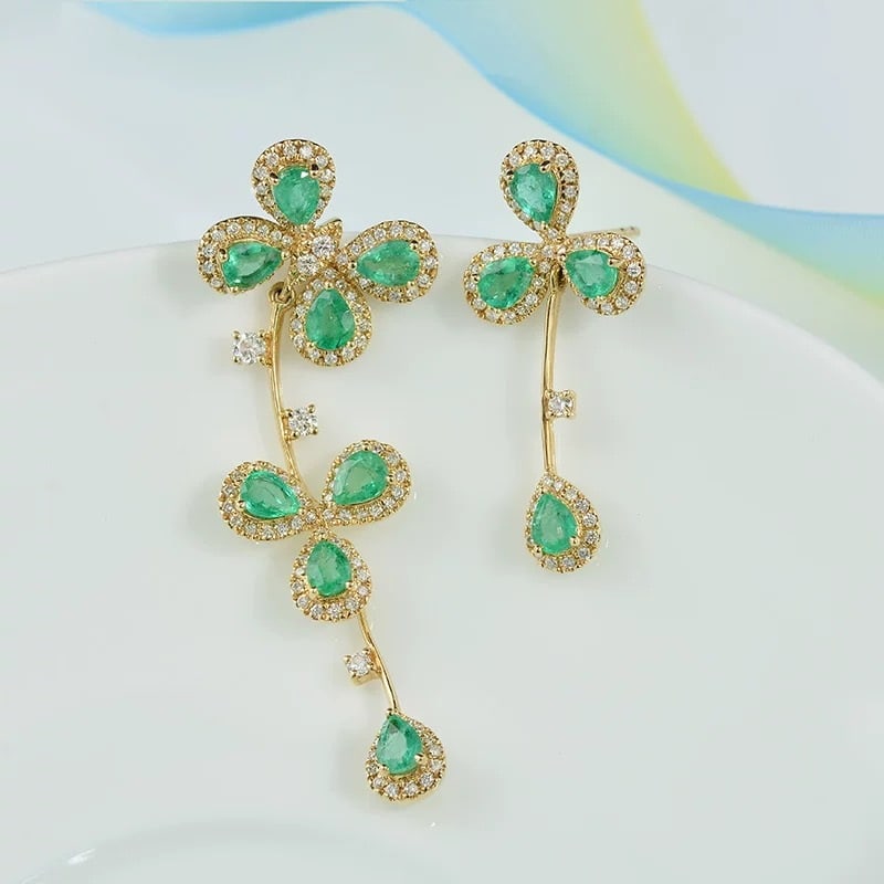 14k Gold 2.39 Ctw Natural Emerald & Diamond Earrings: Ref:231007015 // gold content:14k gold // main gemstone:emerald // shape:pear // carat weight:1. 81ct // color:green // treatment:natural // // adjacent gemstone 2 : diamond // shape:round // carat