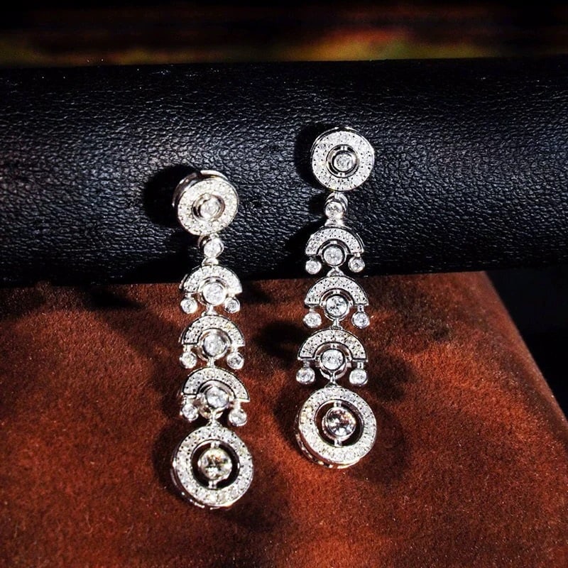 14k Gold 0.74 Ct Natural H Diamond Earrings: Ref:231007022 // gold content:14k gold // main gemstone:diamond // shape:round // carat weight:0. 74ct // clarity grade:vs-si // color:h // treatment:natural // cut grade:g // High Estimate: 4300