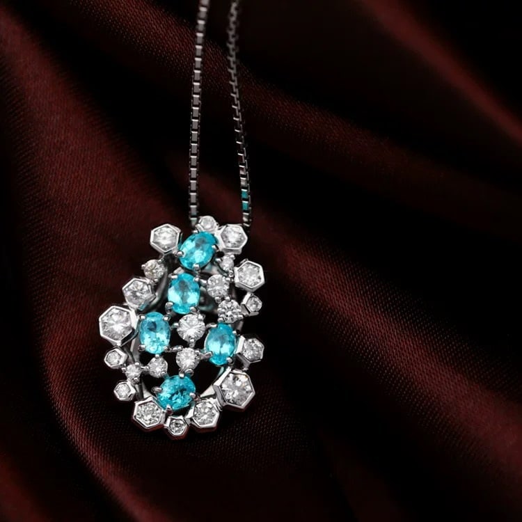 14k Gold 1.42 Ctw Natural Paraiba Tourmaline & Diamond Necklace: Ref:231007026 // gold content:14k gold // main gemstone:paraiba tourmaline // shape:oval // carat weight:0. 67ct // color:blue // treatment:natural // // adjacent gemstone 2 : diamond // shape:round
