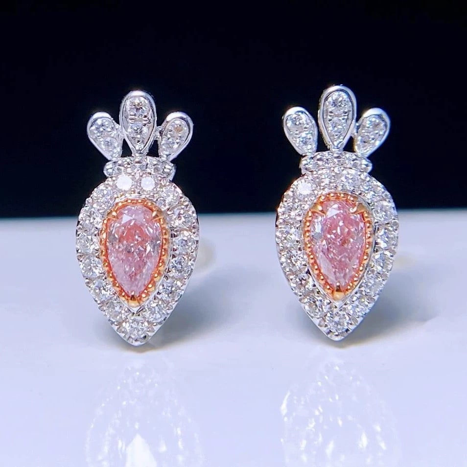 14k Gold 0.29 Ctw Natural Pink Diamond & Diamond Earrings: Ref:231007031 // gold content:14k gold // main gemstone:pink diamond // shape:pear // carat weight:0. 17ct // color:pink // treatment:natural // // adjacent gemstone 2 : diamond // shape:round //
