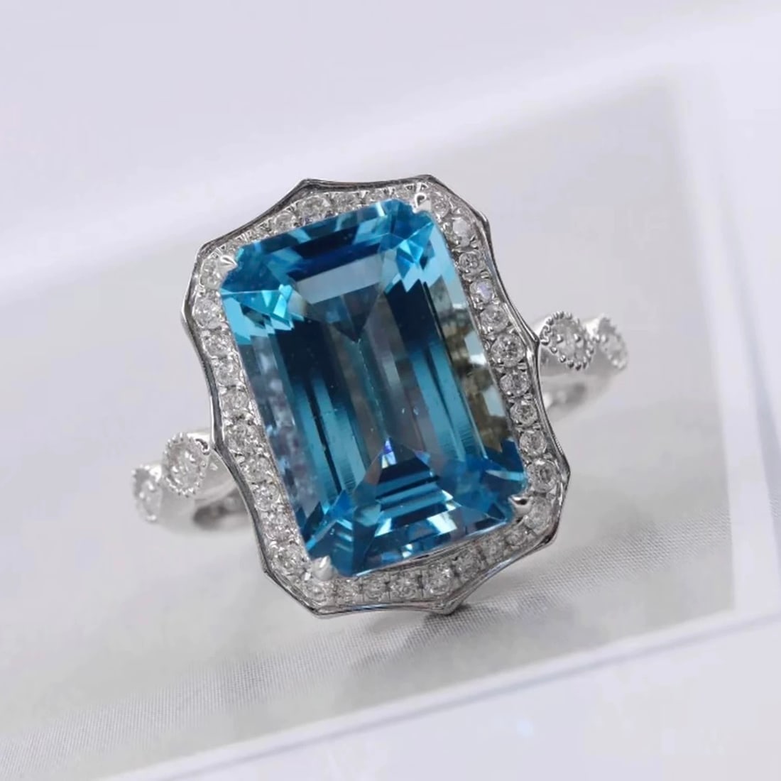 14k Gold 3.81 Ct Natural Aquamarine & Diamond Ring (1 of 4)