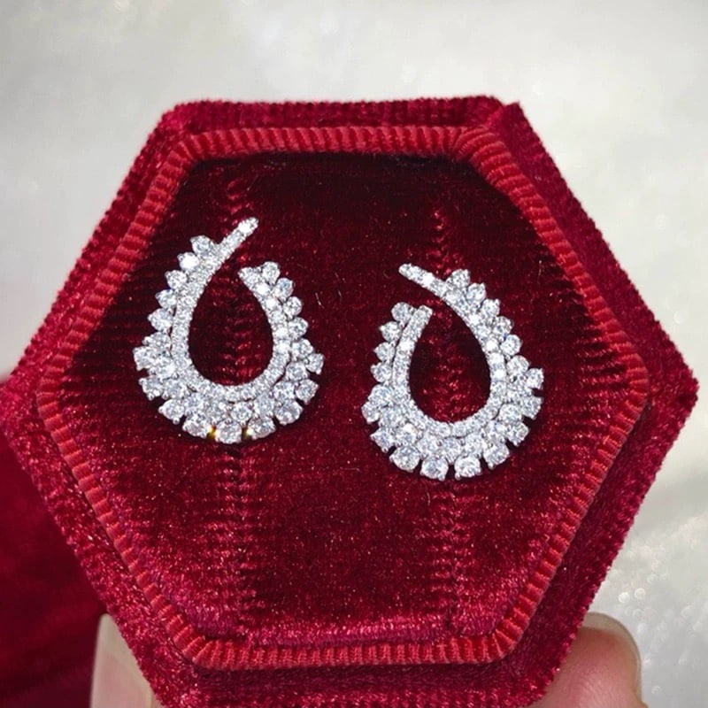 14k Gold 0.98 Ct Natural H Diamond Earrings: Ref:231007071 // gold content:14k gold // main gemstone:diamond // shape:round // carat weight:0. 98ct // clarity grade:vs-si // color:h // treatment:natural // cut grade:g // Condition: New Low Estim
