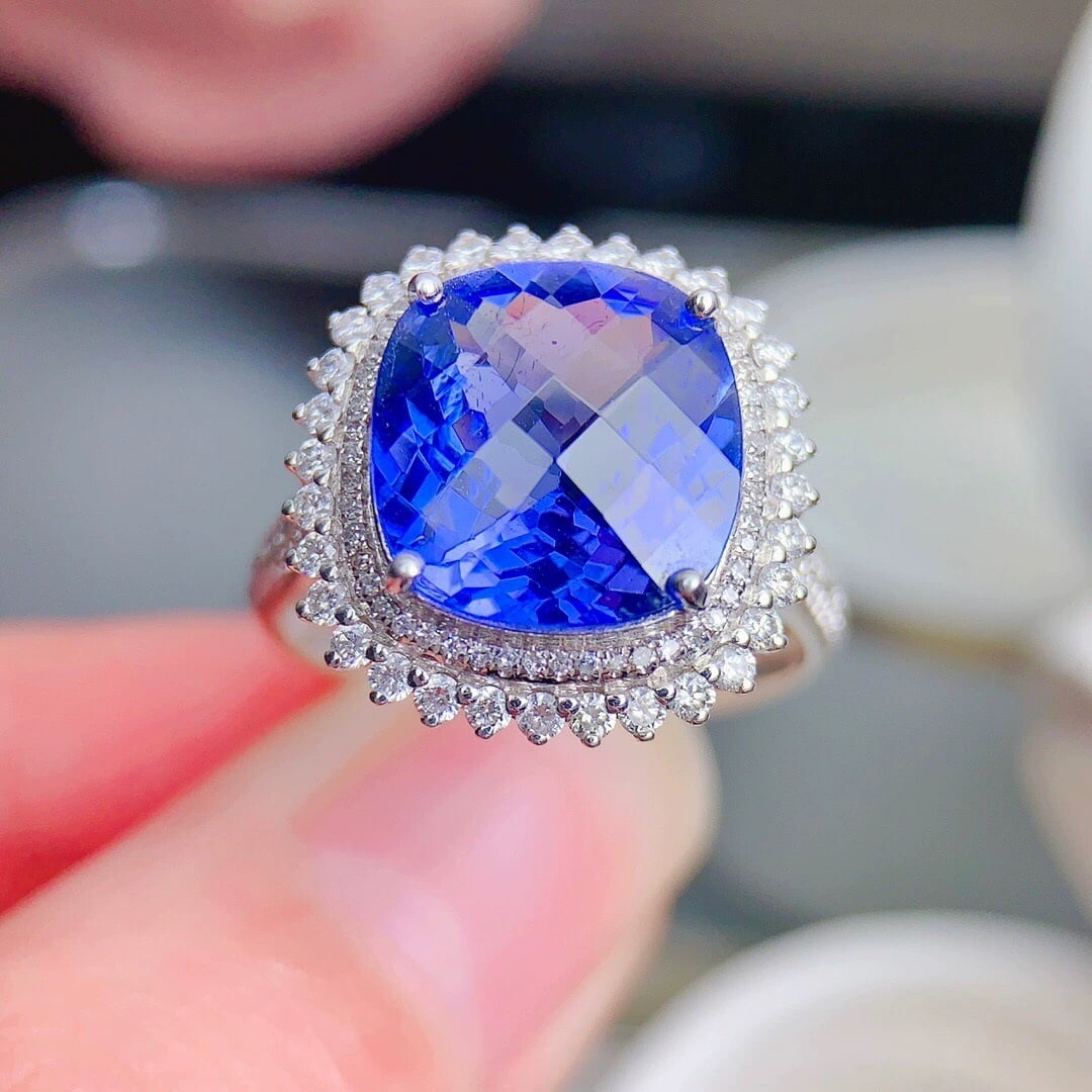 14k Gold 4.5 Ct Natural Tanzanite & Diamond Ring: Ref:231007084 // gold content:14k gold // ring size:7. 25us // // main gemstone:tanzanite // shape:cushion // carat weight:4. 5ct // color:blue // treatment:natural // // adjacent gemstone 2 : diamond