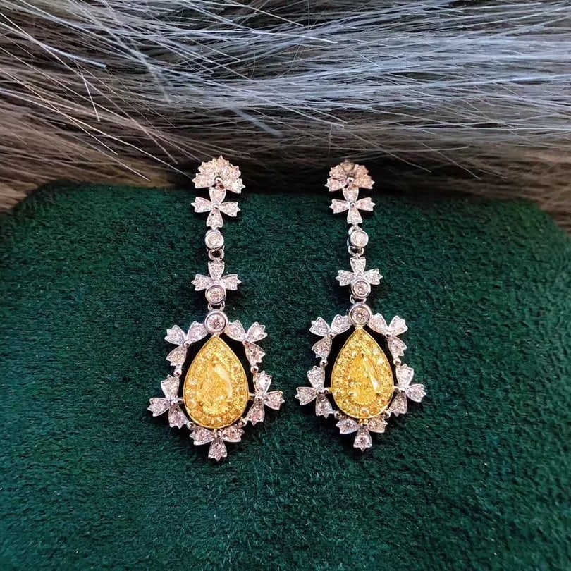 14k Gold 1.03 Ctw Natural Yellow Diamond & Diamond Earrings: Ref:231007102 // gold content:14k gold // main gemstone:yellow diamond // shape:pear // carat weight:0. 48ct // color:yellow // treatment:natural // // adjacent gemstone 2 : diamond // shape:round //