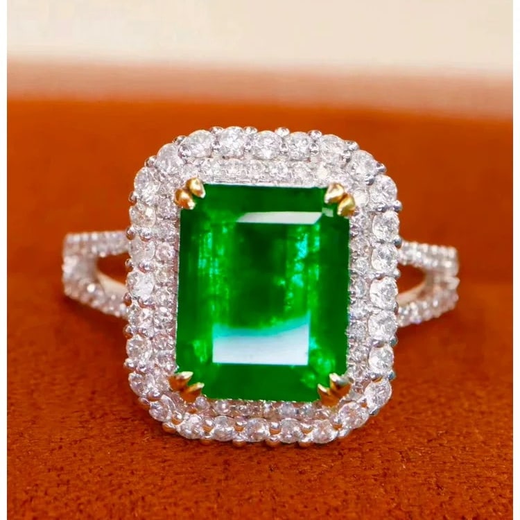 14k Gold 2.05 Ct Natural Emerald & Diamond Ring: Ref:231007103 // gold content:14k gold // ring size:7. 25us // // main gemstone:emerald // shape:octagonal // carat weight:2. 05ct // color:green // treatment:natural // // adjacent gemstone 2 : diamo