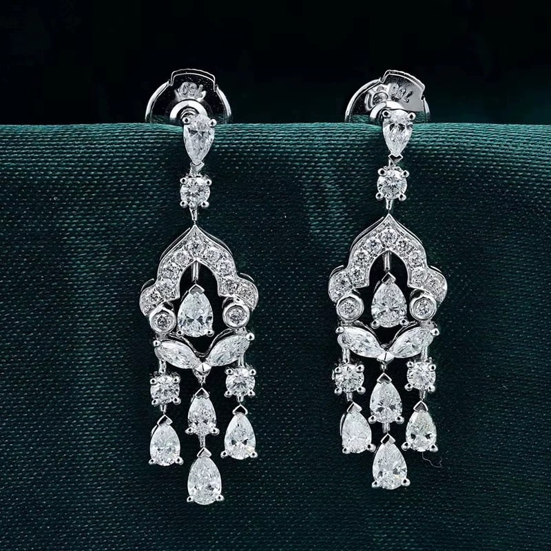 14k Gold 1.5 Ct Natural H Diamond Earrings: Ref:231007107 // gold content:14k gold // main gemstone:diamond // shape:multiply // carat weight:1. 5ct // clarity grade:vs-si // color:h // treatment:natural // Condition: New Low Estimate: 8600