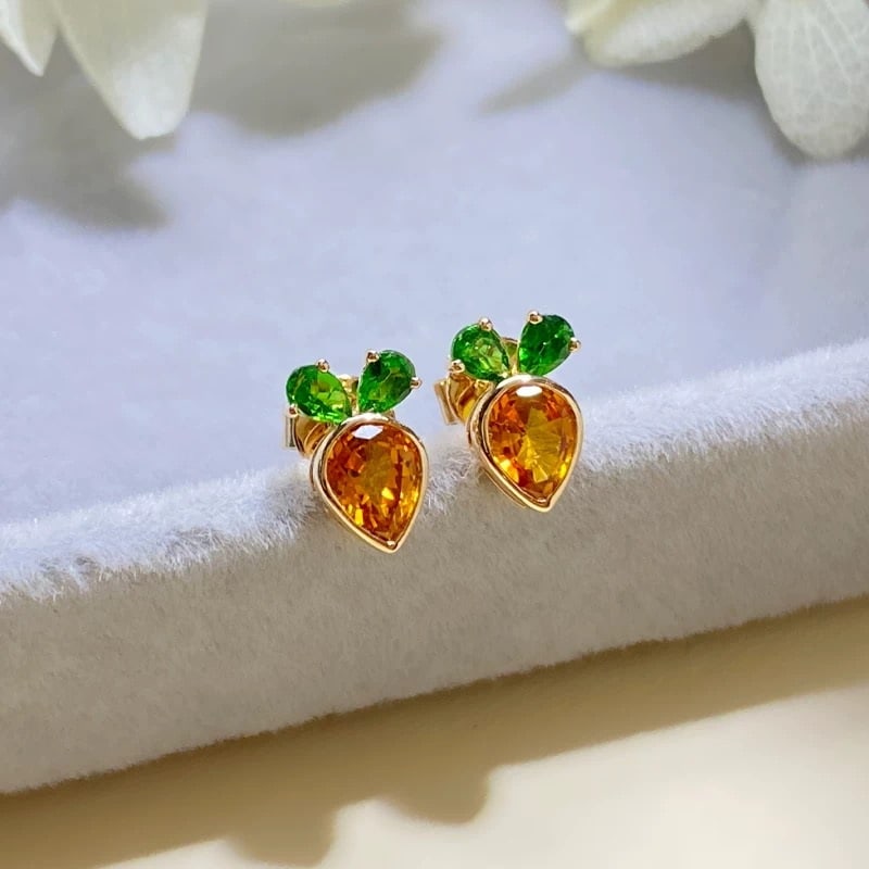 14k Gold 1 Ct Natural Sapphire Earrings: Ref:231007110 // gold content:14k gold // main gemstone:sapphire // shape:pear // carat weight:1ct // color:orange & green // treatment:natural // Condition: New High Estimate: 2600 Low Estimate: 1800
