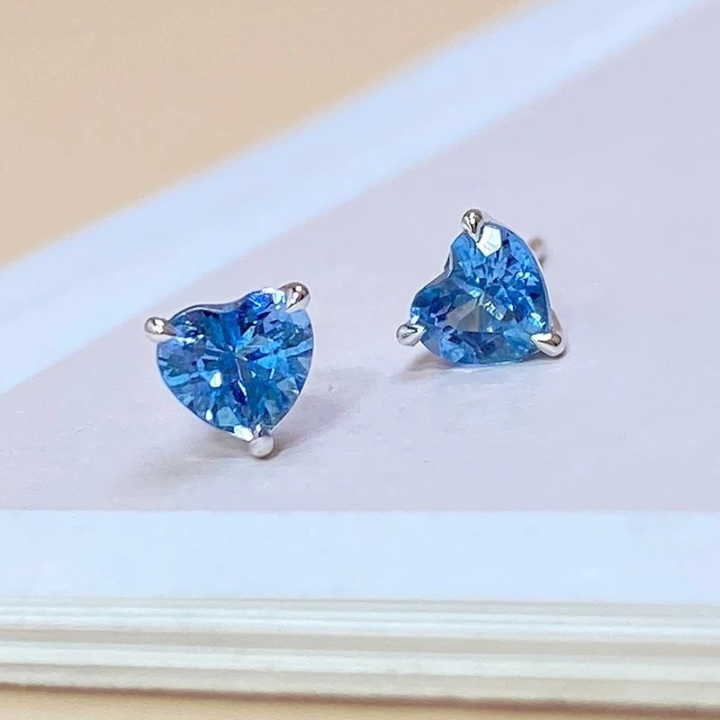 14k Gold 0.75 Ct Natural Aquamarine Earrings: Ref:231007112 // gold content:14k gold // main gemstone:aquamarine // shape:heart // carat weight:0. 75ct // color:blue // treatment:natural // Condition: New Low Estimate: 1500.00 High Estimate: 2300