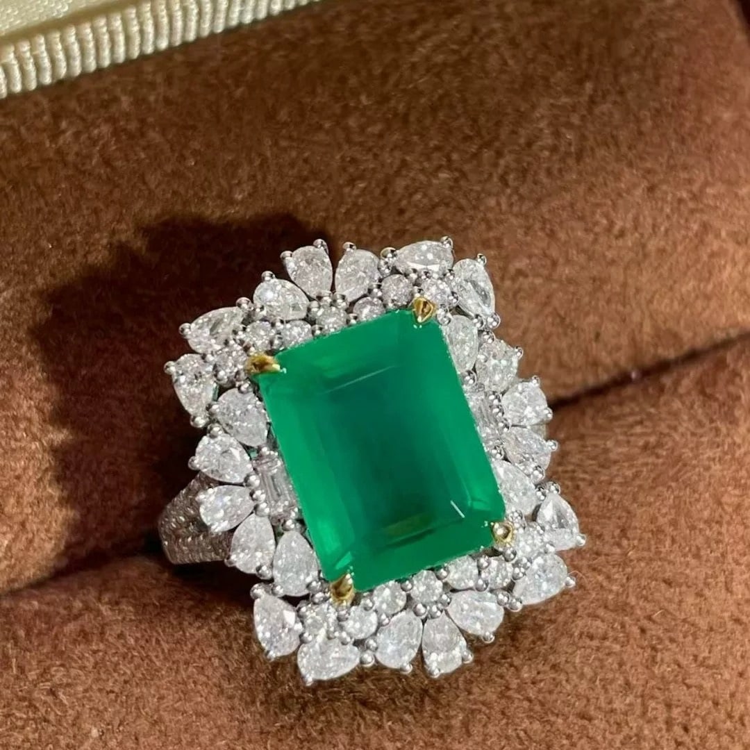 14k Gold 5.64 Ctw Natural Emerald & Diamond Ring: Ref:231007115 // gold content:14k gold // ring size:7. 25us // // main gemstone:emerald // shape:octagonal // carat weight:4. 5ct // color:green // treatment:natural // // adjacent gemstone 2 : diamon
