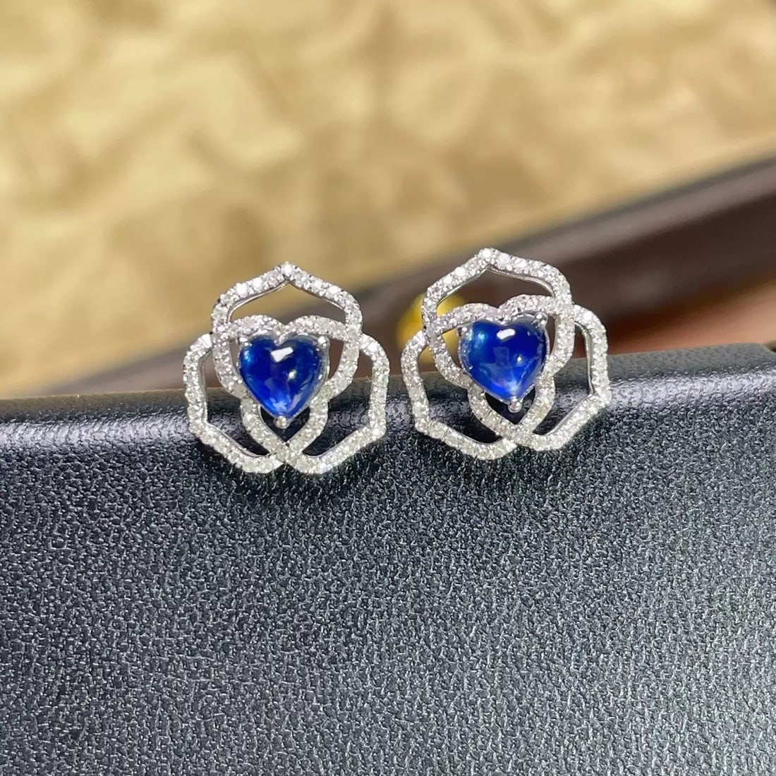14k Gold 1.5 Ct Natural Sapphire & Diamond Earrings: Ref:231007116 // gold content:14k gold // main gemstone:sapphire // shape:heart // carat weight:1. 5ct // color:blue // treatment:natural // // adjacent gemstone 2 : diamond // shape:round // clarity