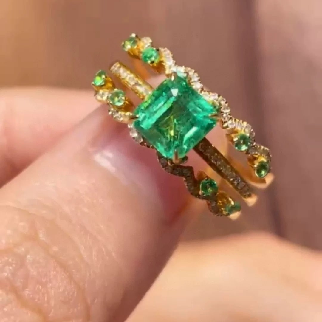 14k Gold 1.5 Ct Natural Emerald & Diamond & Emerald Ring: Ref:231007118 // gold content:14k gold // ring size:7. 25us // // main gemstone:emerald // shape:octagonal // carat weight:1. 5ct // color:green // treatment:natural // // adjacent gemstone 2 :
