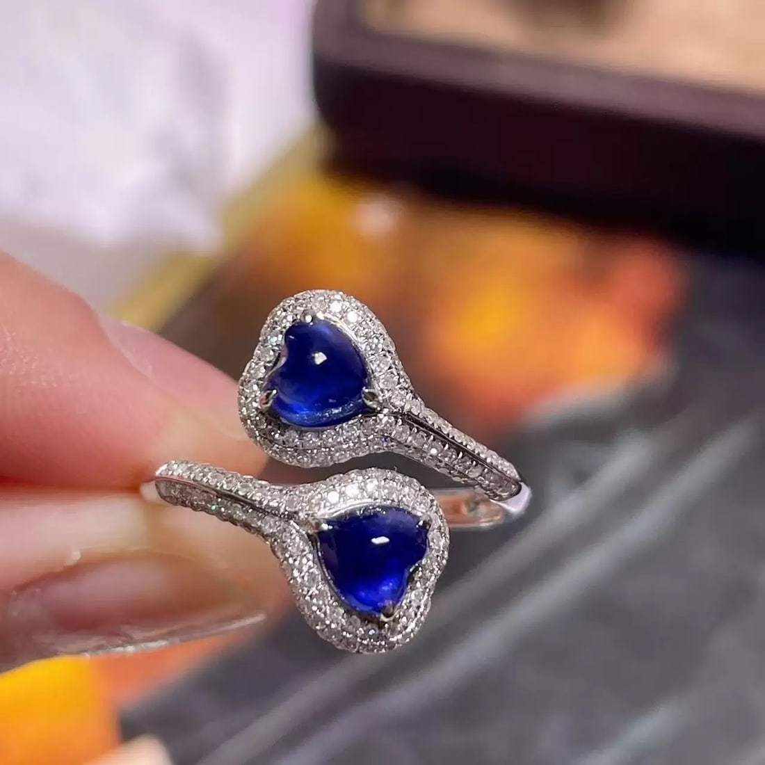 14k Gold 1.65 Ct Natural Sapphire & Diamond Ring: Ref:231007120 // gold content:14k gold // ring size:7. 25us // // main gemstone:sapphire // shape:heart // carat weight:1. 65ct // color:blue // treatment:natural // // adjacent gemstone 2 : diamond