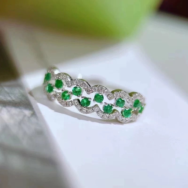 14k Gold 0.47 Ctw Natural Emerald & Diamond Ring: Ref:231007129 // gold content:14k gold // ring size:7. 25us // // main gemstone:emerald // shape:round // carat weight:0. 28ct // color:green // treatment:natural // cut grade:g // // adjacent