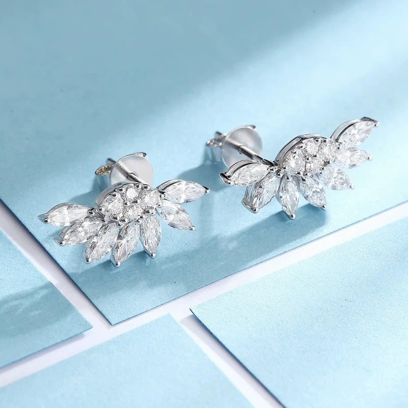 14k Gold 1.22 Ct Natural H Diamond Earrings: Ref:231007134 // gold content:14k gold // main gemstone:diamond // shape:multiply // carat weight:1. 22ct // clarity grade:vs-si // color:h // treatment:natural // Condition: New Low Estimate: 6400