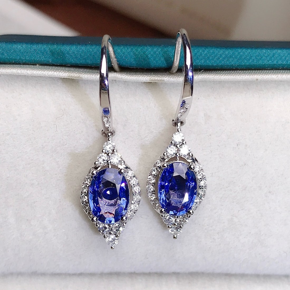 14k Gold 2.30 Ctw Natural Sapphire & Diamond Earrings: Ref:231007142 // gold content:14k gold // main gemstone:sapphire // shape:oval // carat weight:1. 92ct // color:blue // treatment:natural // // adjacent gemstone 2 : diamond // shape:round // carat we
