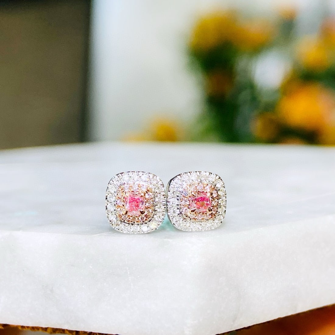 14k Gold 0.15 Ct Natural Pink Diamond & Diamond Earrings: Ref:231007148 // gold content:14k gold // main gemstone:pink diamond // shape:cushion // carat weight:0. 15ct // color:pink // treatment:natural // // adjacent gemstone 2 : diamond // shape:round //