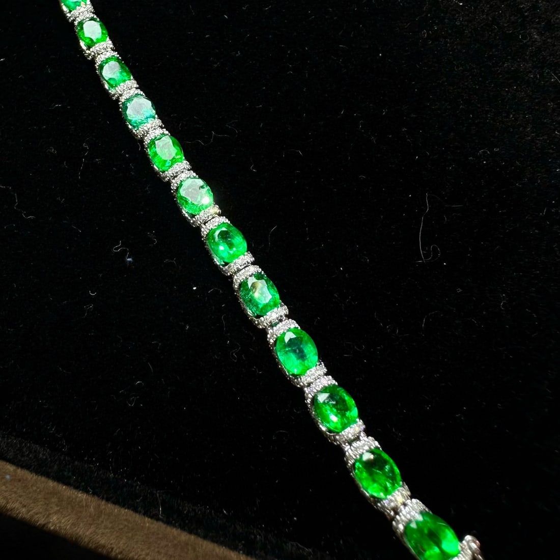 14k Gold 9.23 Ctw Natural Emerald & Diamond Bracelet - 2