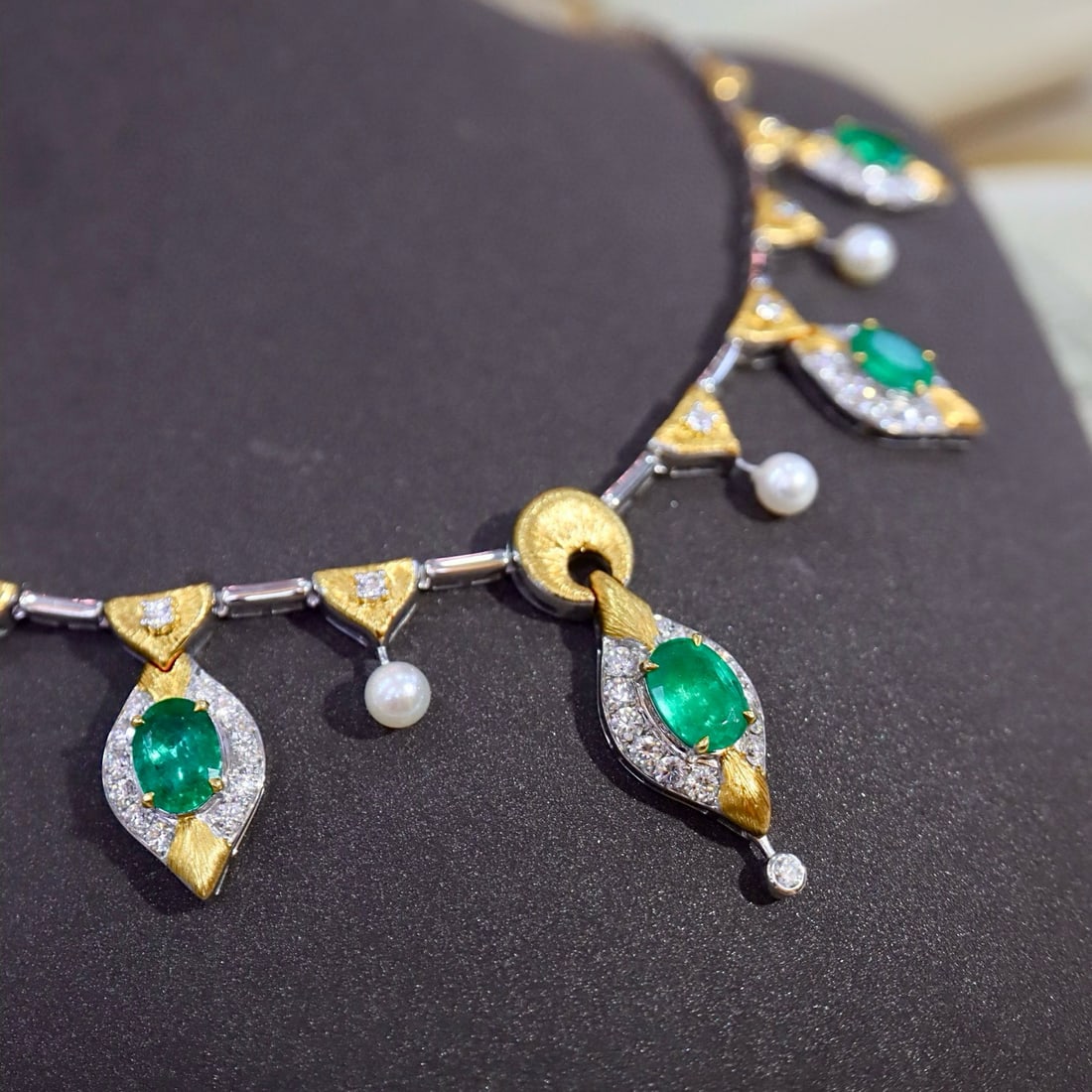 14k Gold 12.58 Ctw Natural Emerald & Diamond Necklace - 2
