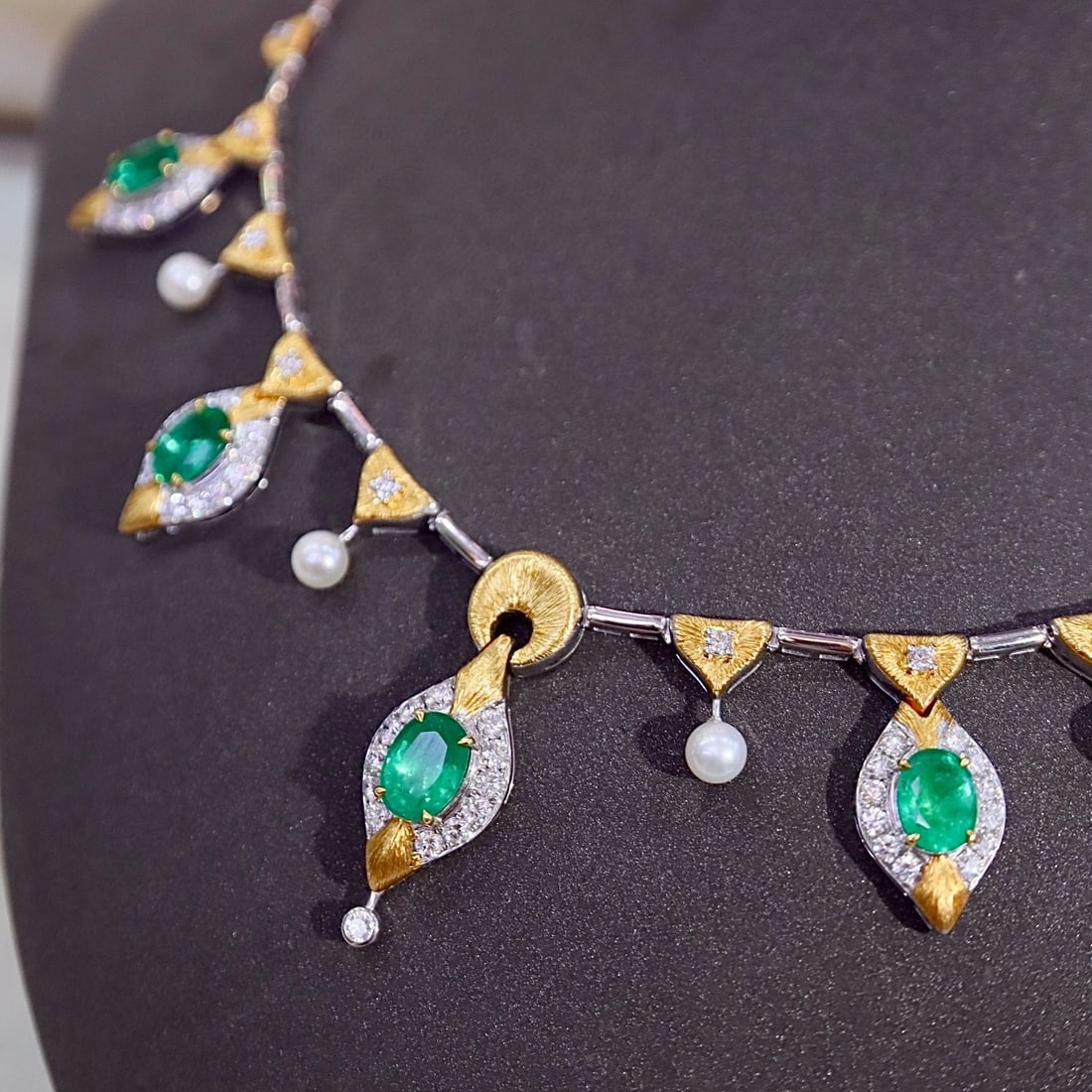 14k Gold 12.58 Ctw Natural Emerald & Diamond Necklace - 3