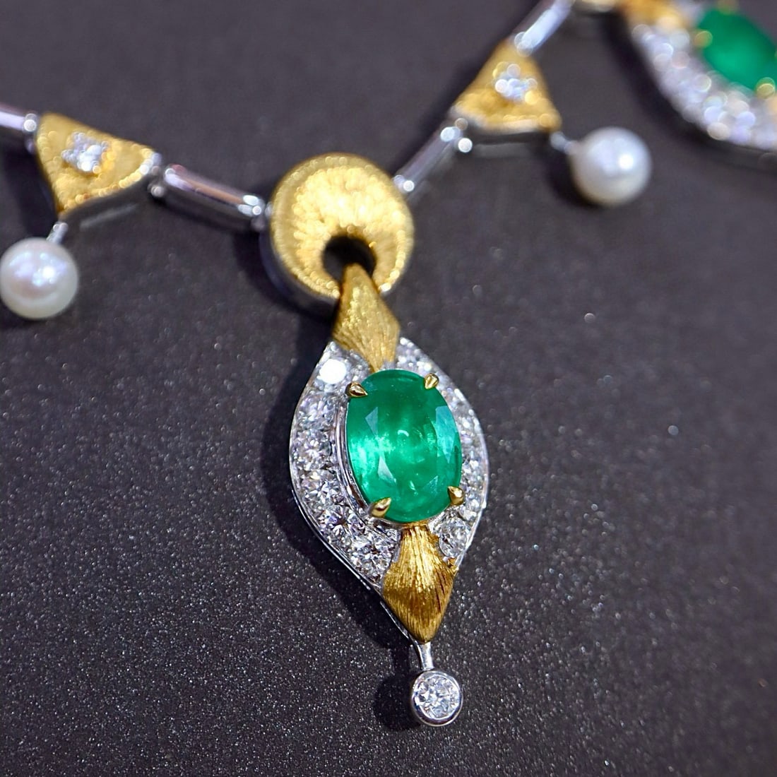 14k Gold 12.58 Ctw Natural Emerald & Diamond Necklace - 4
