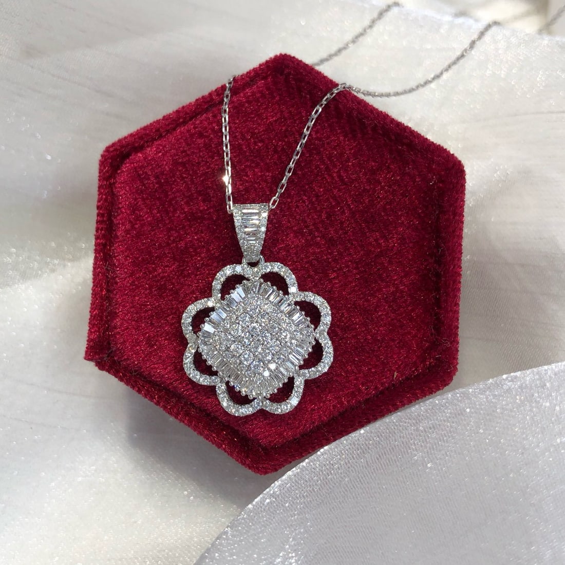 14k Gold 1.12 Ct Natural H Diamond Pendant( Without Chain ): Ref:231007195 // gold content:14k gold // main gemstone:diamond // shape:multiply // carat weight:1. 12ct // clarity grade:vs-si // color:h // treatment:natural // Condition: New Low Estimate: 3300