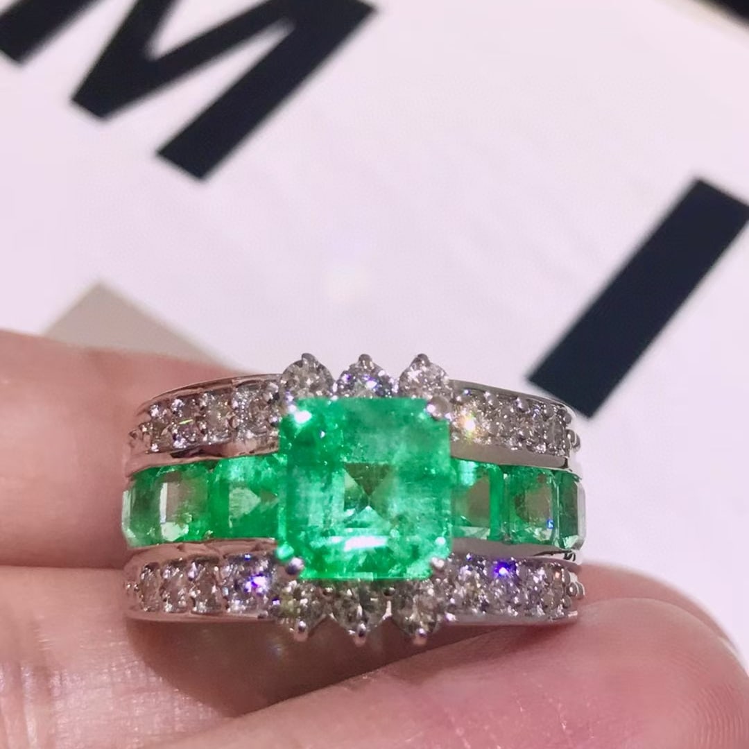 14k Gold 4.1 Ctw Natural Emerald & Diamond Ring: Ref:231007200 // gold content:14k gold // ring size:8us // // main gemstone:emerald // shape:octagonal // carat weight:3. 4ct // color:green // treatment:natural // // adjacent gemstone 2 : diamond