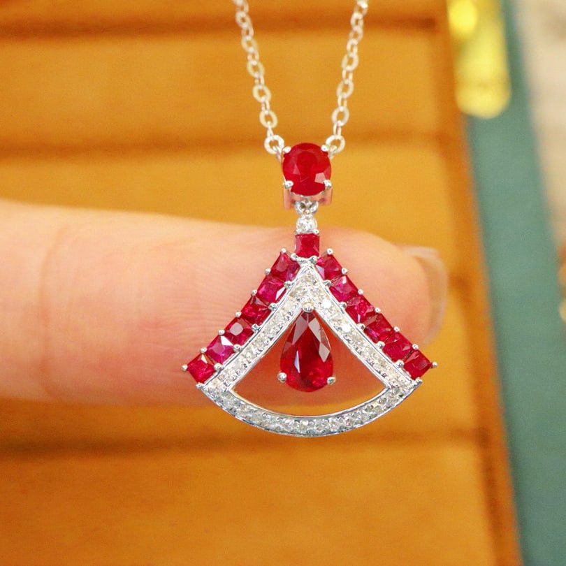 14k Gold 1.07 Ctw Natural Ruby & Diamond Necklace: Ref:231007217 // gold content:14k gold // main gemstone:ruby // shape:multiply // carat weight:0. 97ct // color:red // treatment:natural // // adjacent gemstone 2 : diamond // number of stones:32 //