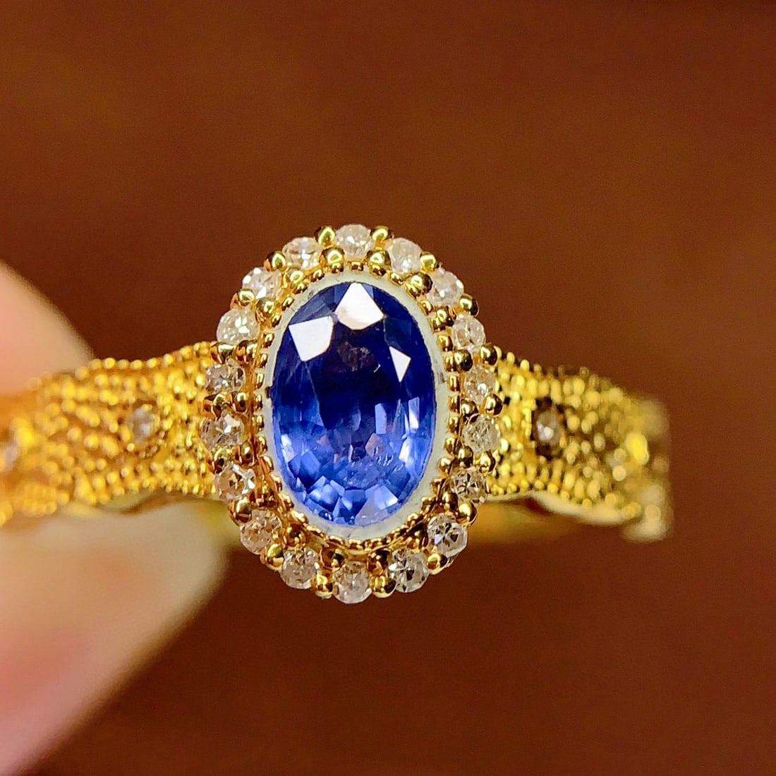 14k Gold 0.85 Ct Natural Sapphire & Diamond Ring: Ref:231007225 // gold content:14k gold // ring size:7. 25us // // main gemstone:sapphire // shape:oval // carat weight:0. 85ct // color:blue // treatment:natural // // adjacent gemstone 2 : diamond