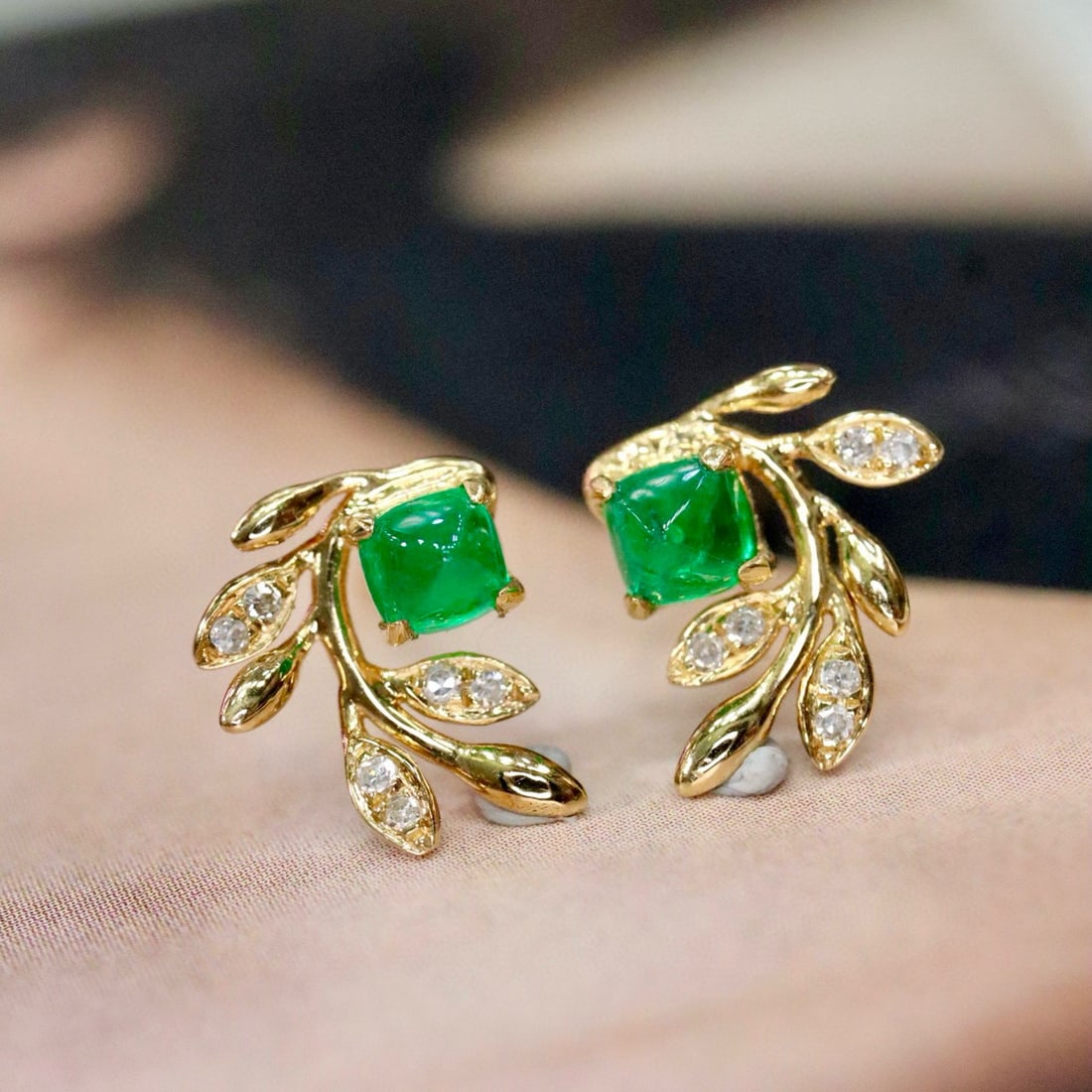 14k Gold 0.40 Ctw Natural Emerald & Diamond Earrings - 3