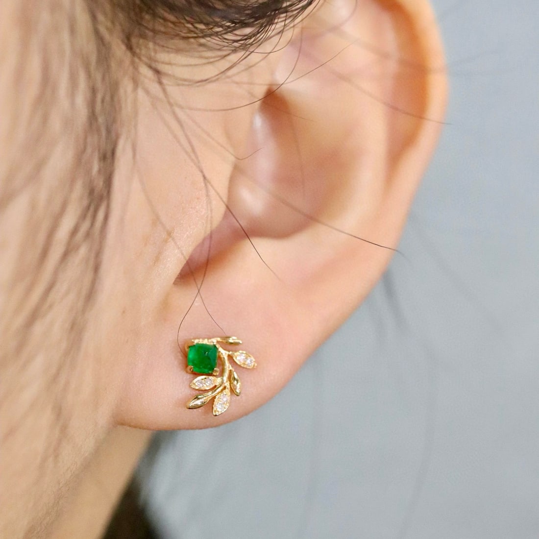 14k Gold 0.40 Ctw Natural Emerald & Diamond Earrings - 5
