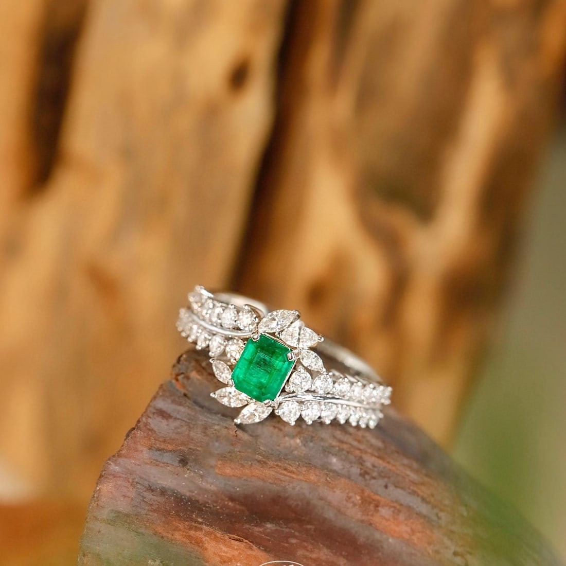 14k Gold 1.23 Ctw Vivid Green Natural Emerald & Diamond Ring: Ref:231008009 // gold content:14k gold // ring size:7. 25us // // main gemstone:emerald // shape:octagonal // carat weight:0. 6ct // color:vivid green // treatment:natural // // adjacent gemstone 2 :