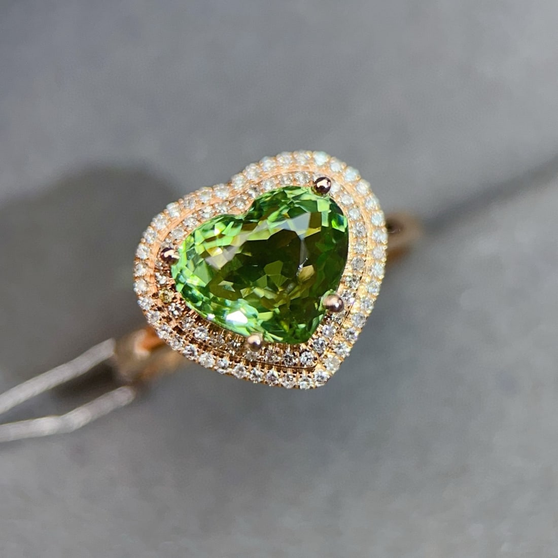 14k Gold 2.93 Ctw Natural Tourmaline & Diamond Ring: Ref:231008014 // gold content:14k gold // ring size:7. 25us // // main gemstone:tourmaline // shape:heart // carat weight:2. 7ct // color:green // treatment:natural // // adjacent gemstone 2 :
