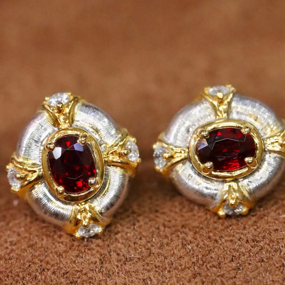 14k Gold 0.57 Ctw Vivid Red Natural Ruby & Diamond Earrings: Ref:231008021 // gold content:14k gold // main gemstone:ruby // shape:oval // carat weight:0. 45ct // color:vivid red // treatment:natural // // adjacent gemstone 2 : diamond // shape:round // carat