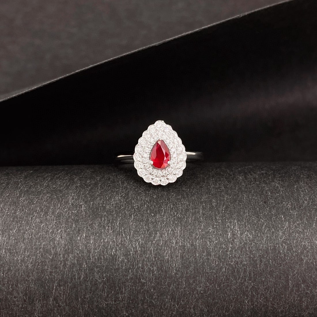 14k Gold 0.71 Ctw Natural Ruby & Diamond Ring: Ref:231008022 // gold content:14k gold // ring size:7. 25us // // main gemstone:ruby // shape:pear // carat weight:0. 4ct // color:pigeonblood red // treatment:natural // // adjacent gemstone 2 :