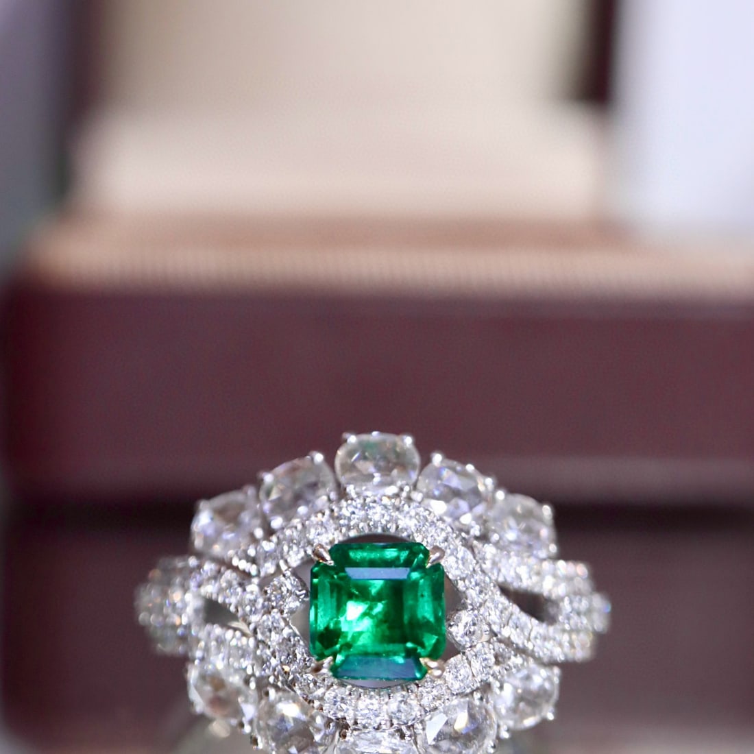 14k Gold 1.81 Ctw Vivid Green Natural Emerald & Diamond Ring: Ref:231008031 // gold content:14k gold // ring size:7. 25us // // main gemstone:emerald // shape:octagonal // carat weight:0. 72ct // color:vivid green // treatment:natural // // adjacent gemstone 2 :