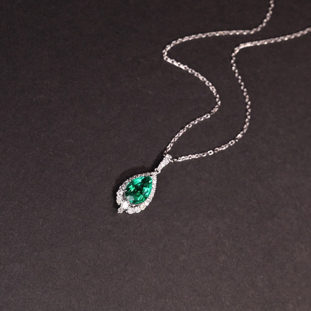 14k Gold 0.84 Ct Vivid Green Natural Emerald & Diamond Necklace - 4