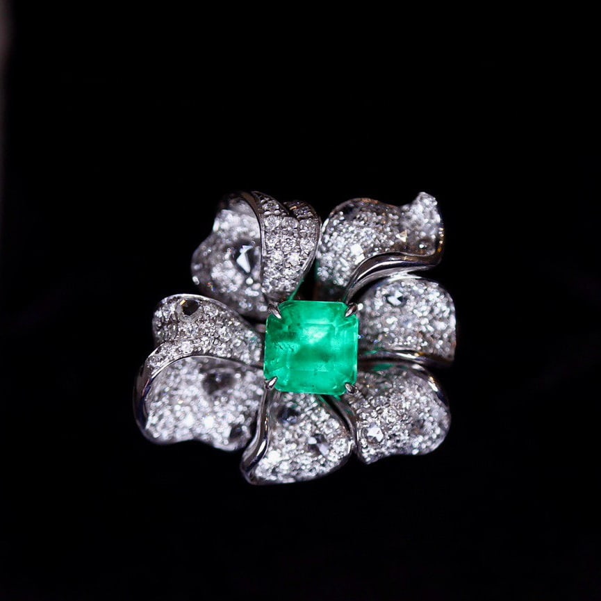 14k Gold 0.9 Ct Natural Emerald & Diamond Ring (1 of 7)
