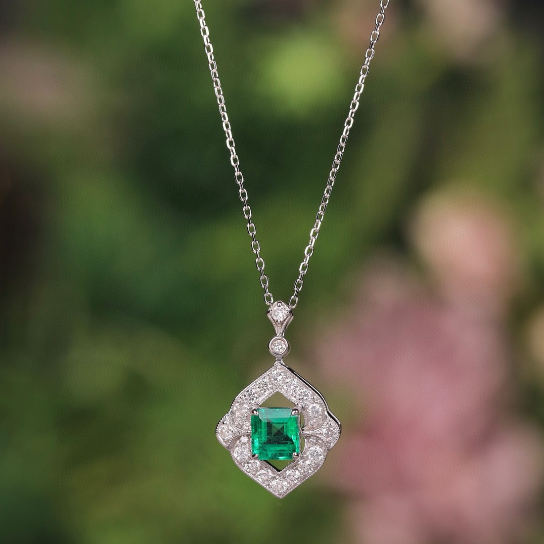14k Gold 0.83 Ct Vivid Green Natural Emerald & Diamond Pendant( Without Chain ): Ref:231008065 // gold content:14k gold // main gemstone:emerald // shape:octagonal // carat weight:0. 83ct // color:vivid green // treatment:natural // // adjacent gemstone 2 : diamond // shape:round